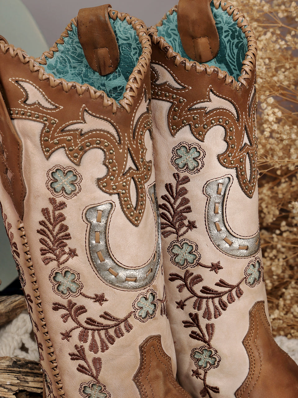 WOMEN'S HORSESHOE EMBROIDERY STUDS, SNIP TOE COWBOY BOOT